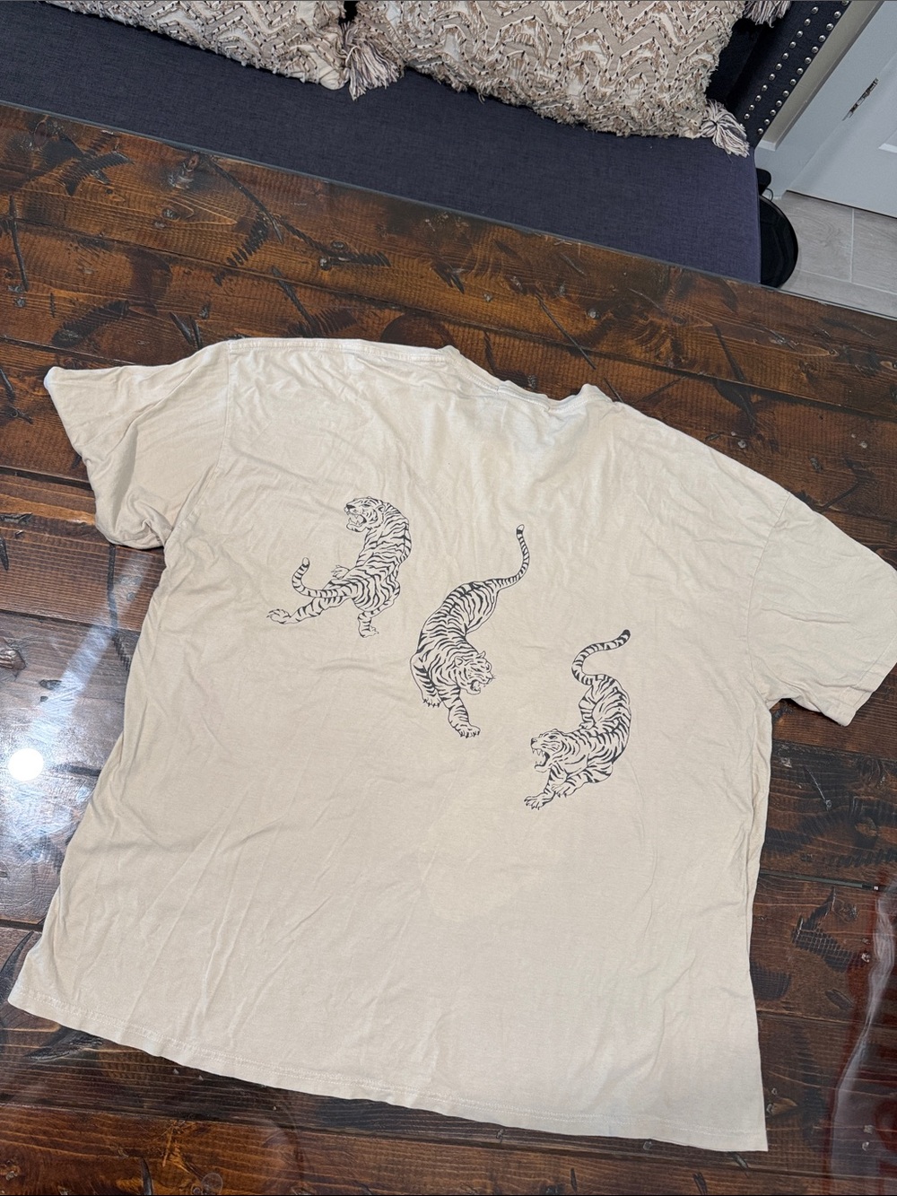 Urban Outfitters Beige Short Sleeve Tee with Black Tiger Print - Picture 2 of 3